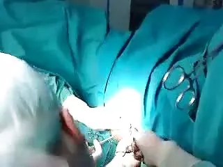 جوجه در پیراهن قرمز می درخشد, فیلم در طول یک مصاحبه فیلم عربی سکسی