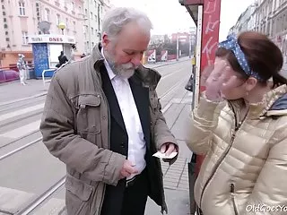 مامان با الاغ بزرگ نما در مقابل وب سکیی عربی کم